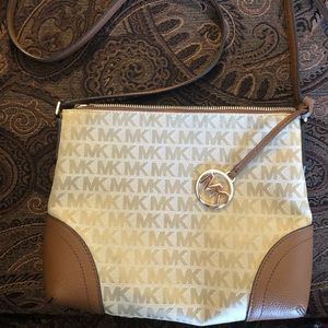 MICHAEL KORS Fallon Medium Logo Jacquard Messenger